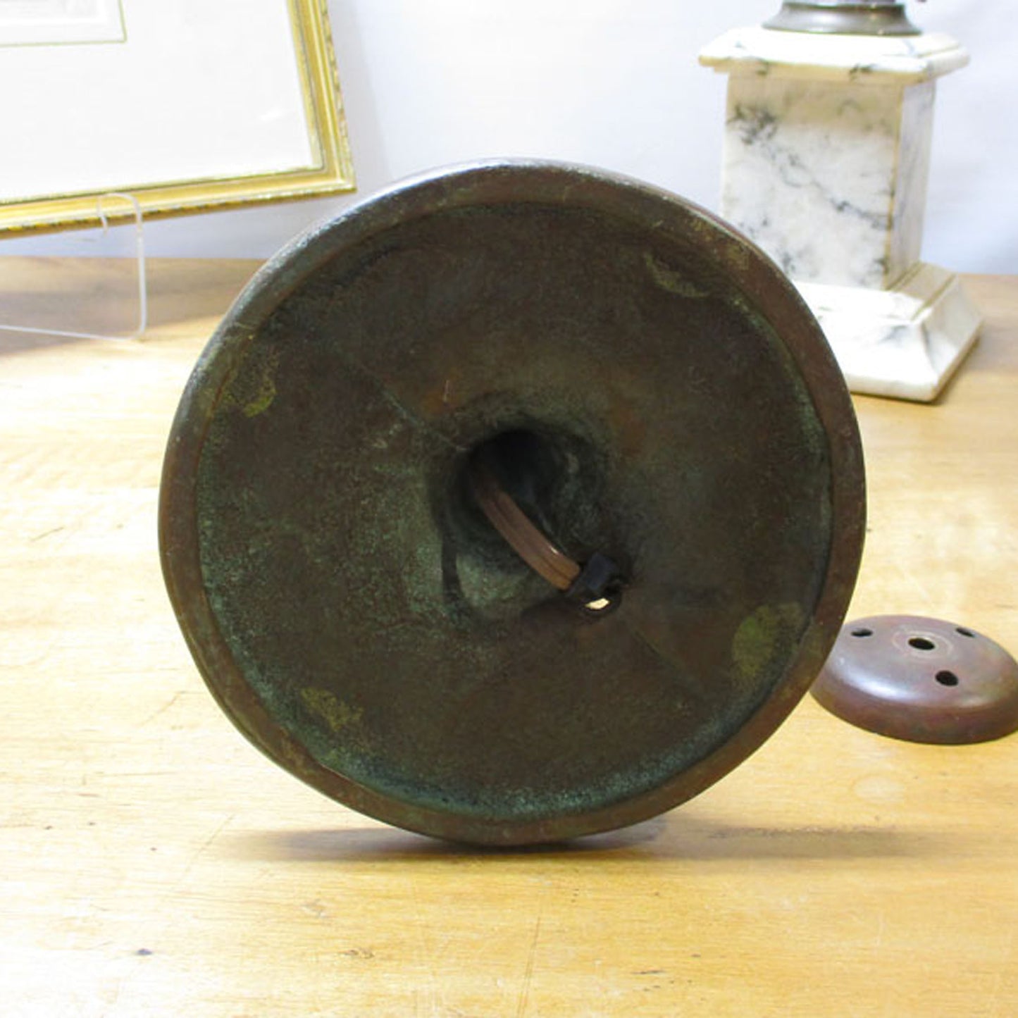 Handel Reverse Painted Arts and Crafts Desk or Boudoir Bronze Lamp Signed 1522