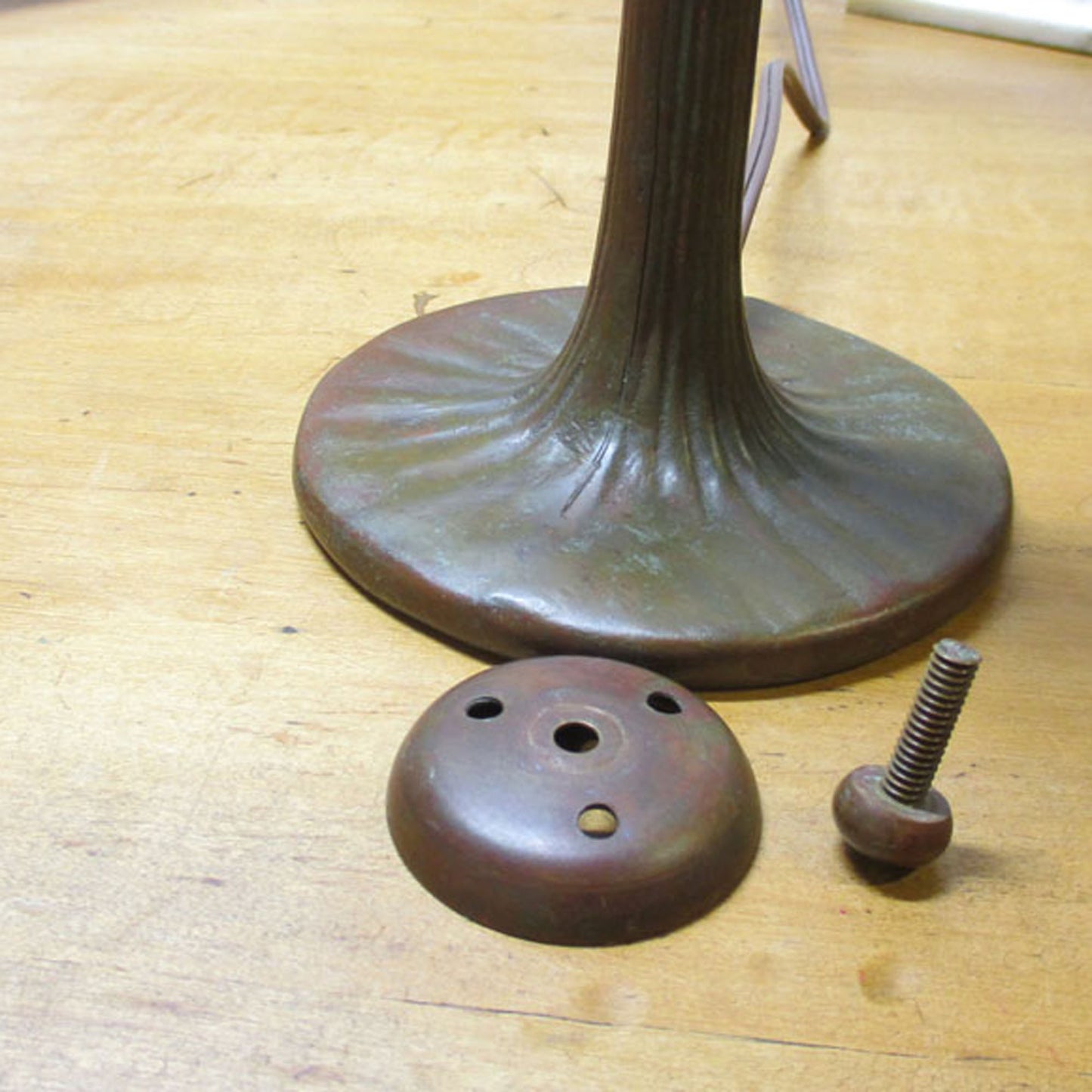 Handel Reverse Painted Arts and Crafts Desk or Boudoir Bronze Lamp Signed 1522