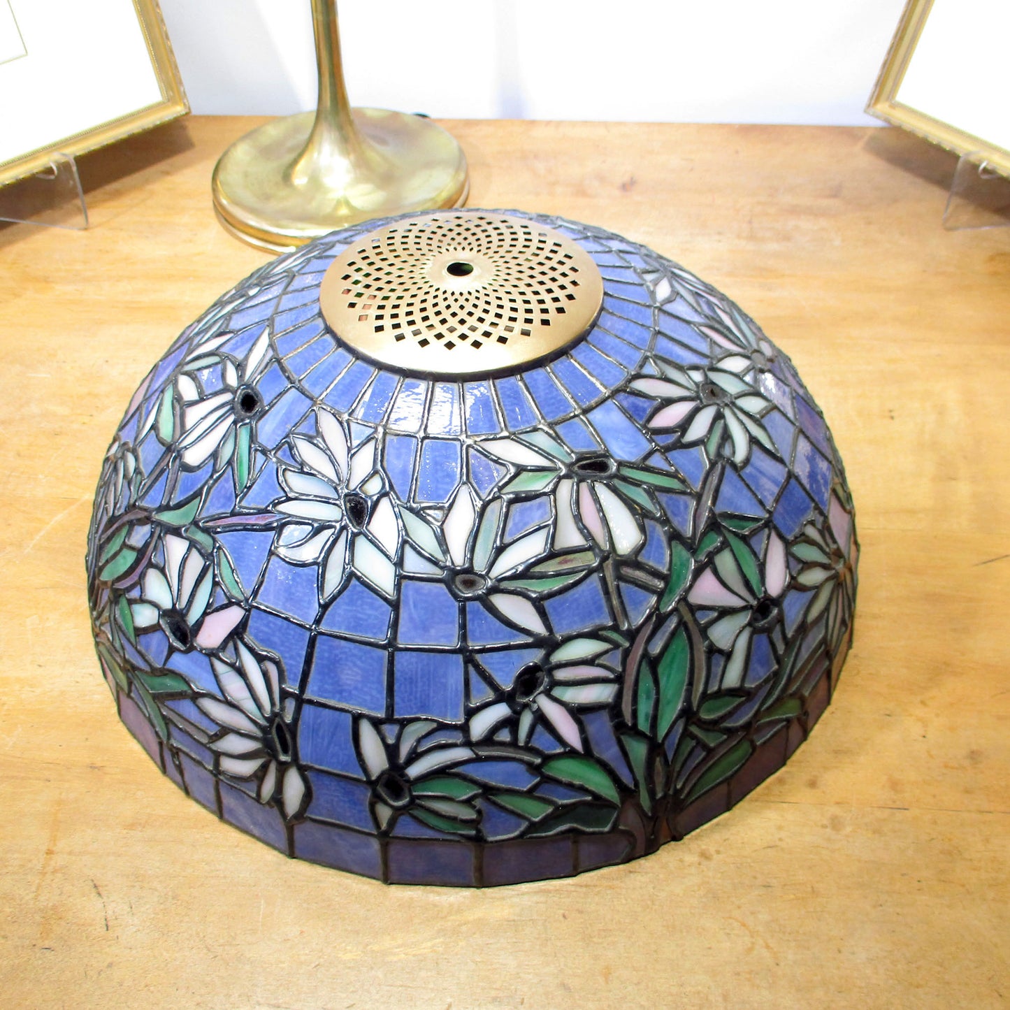 Unique Art Glass Co. Base with Tiffany, Black-Eyed Susan Pattern Leaded Shade PG 53