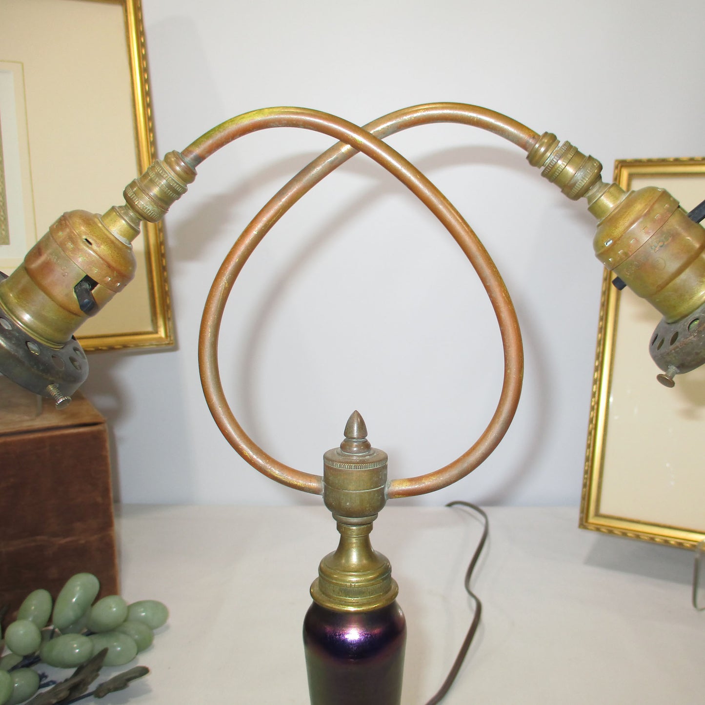 Antique French Double Swan Iridescent Art Glass and Bronze Lamp