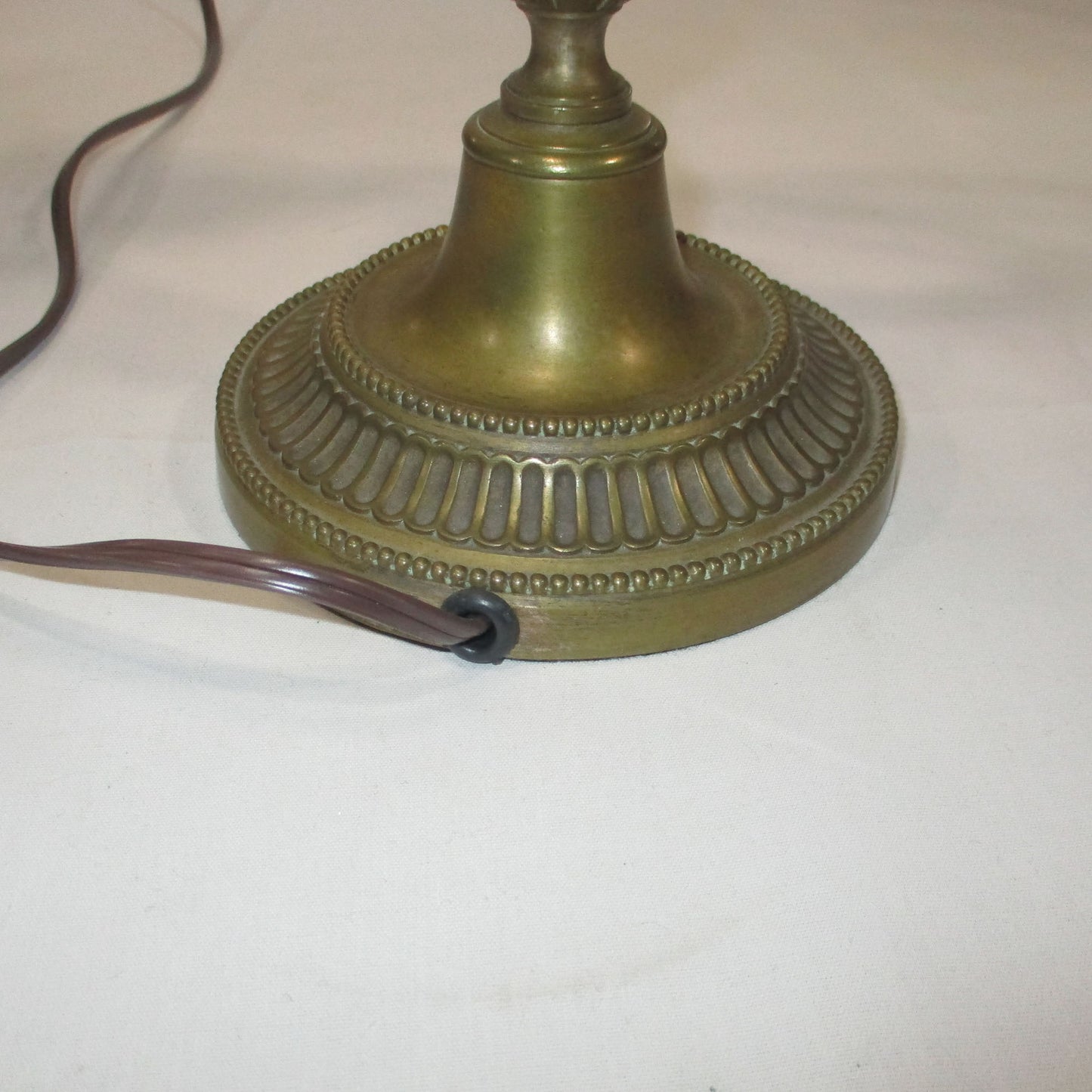 Antique French Double Swan Iridescent Art Glass and Bronze Lamp