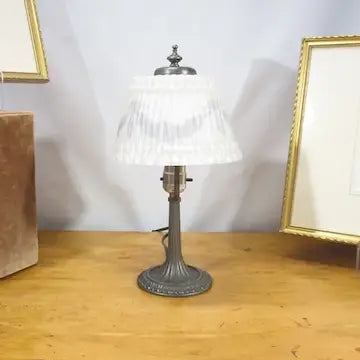 Antique Pittsburgh Reverse Painted Linen Fold Molded Glass Table Lamp 7" Shade.