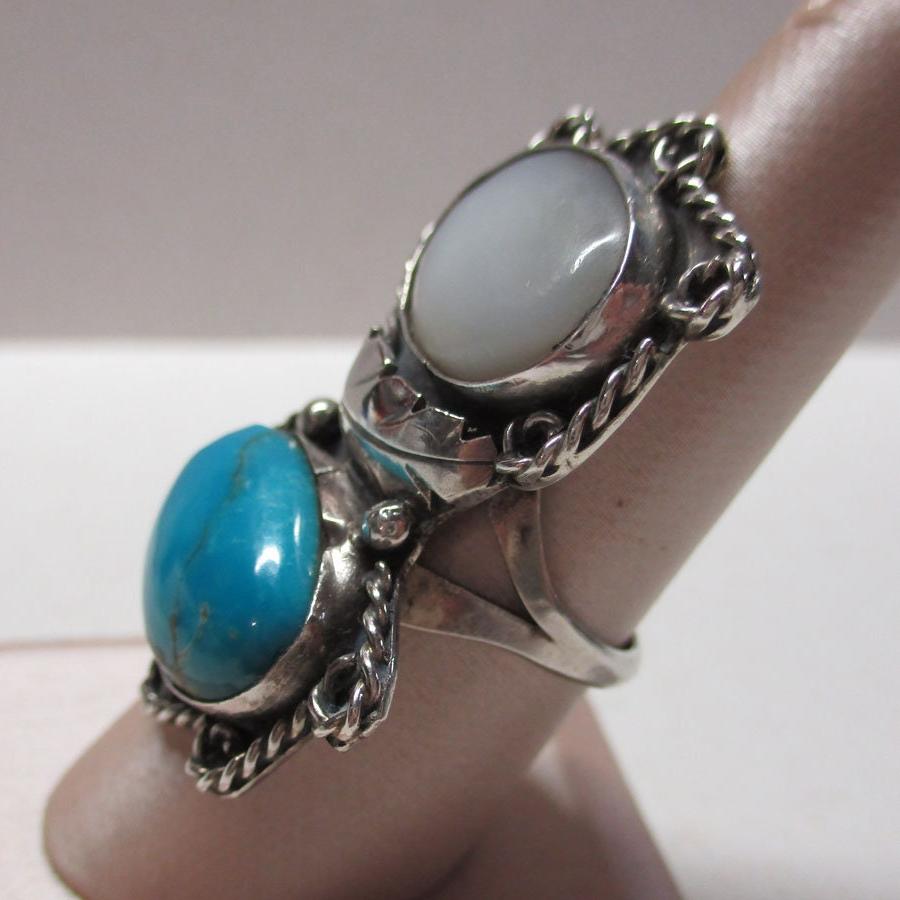 Gr 21 Vintage Navajo Sterling Silver, Mother of Pearl and Turquoise Concho Ring Old Pawn