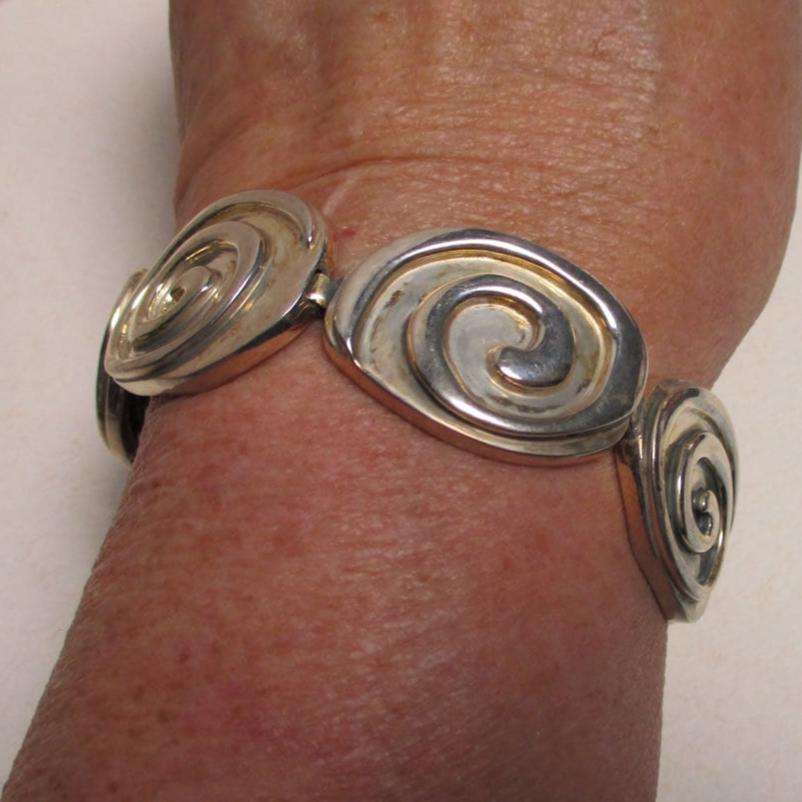 Gr 55 Sterling Silver Signed Silpada Arrowhead Swirl Toggle Bracelet Safety Chain B1867
