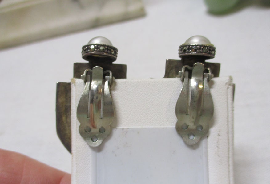 Gr 117 Sterling Silver, Pearl and Marcasite Signed Clip-on Earrings Judith Jack
