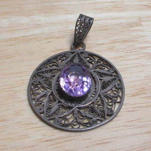 Gr 122 Vintage Israel Sterling Silver .925 Cannetille Filagree Amethyst Pendant