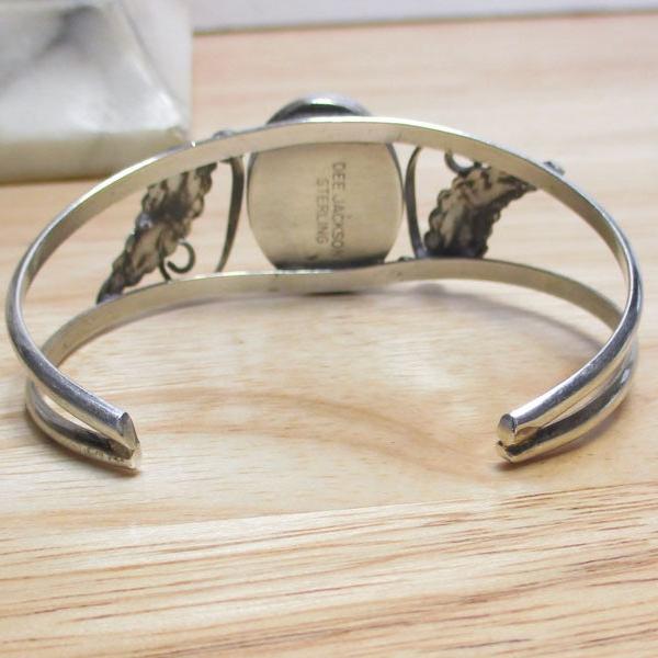 Gr 128 Navajo Artist Dee Jackson Sterling Silver and Spiny Oyster Cuff Bracelet Feather Concho Setting
