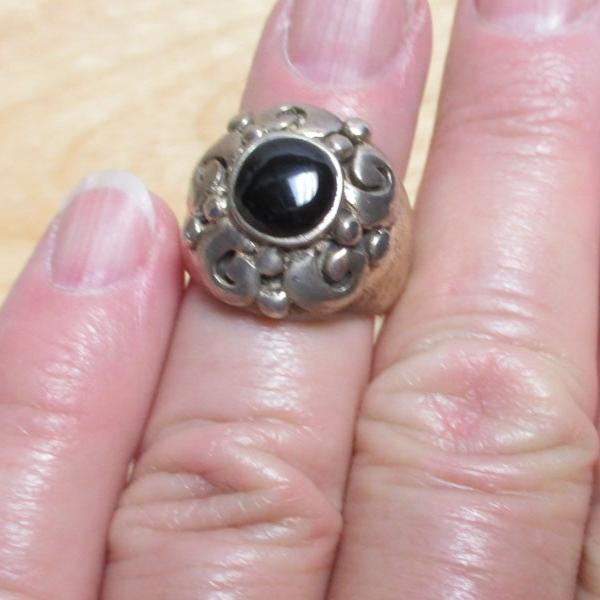 Gr 134 Sterling Silver & Onyx Cabochon Signet Ring Size 6