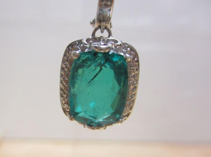 Gr 140 Sterling Silver Natural Emerald Drop Earrings