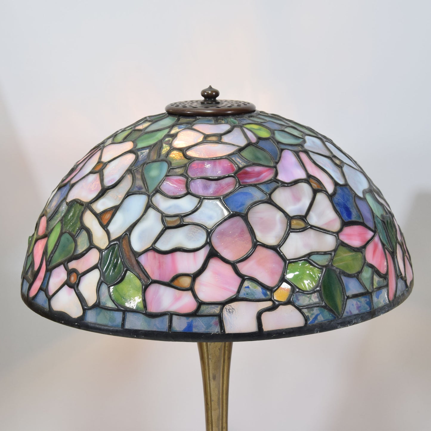 Tiffany Studios Reproduction Dogwood Blossoms Mushroom Base Lamp