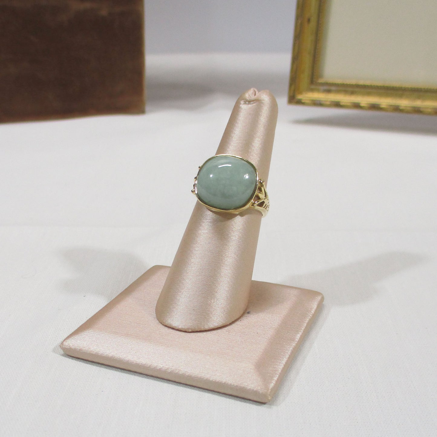 Vintage Solid 14K Gold and Celadon Green Jade Signet Ring