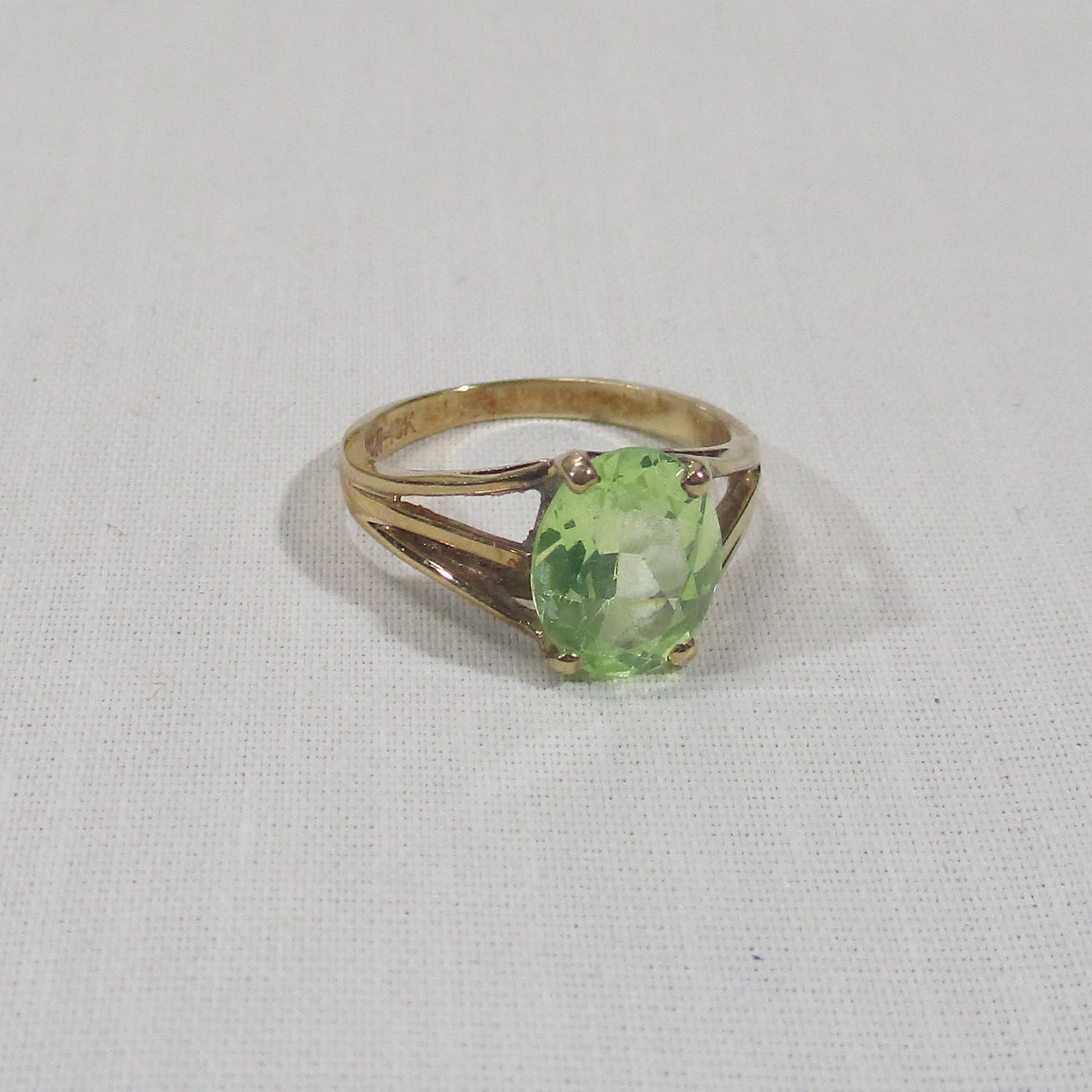 Gr 155 Solid 10K Gold and Green Spinel Signet Ring Size 5 3/4