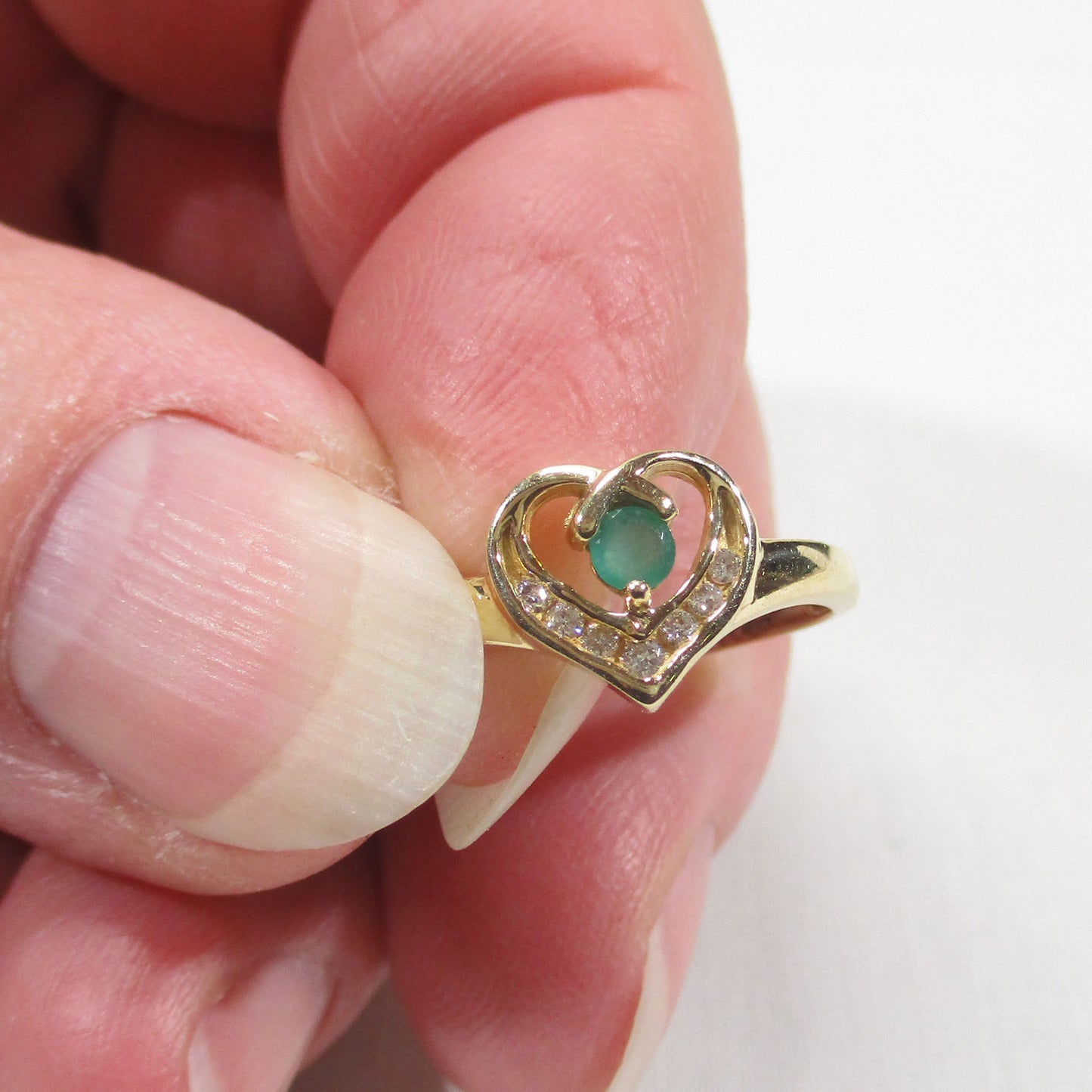 Gr 155 Solid 10K Gold, Diamond and Emerald Heart Signet Ring Size 7