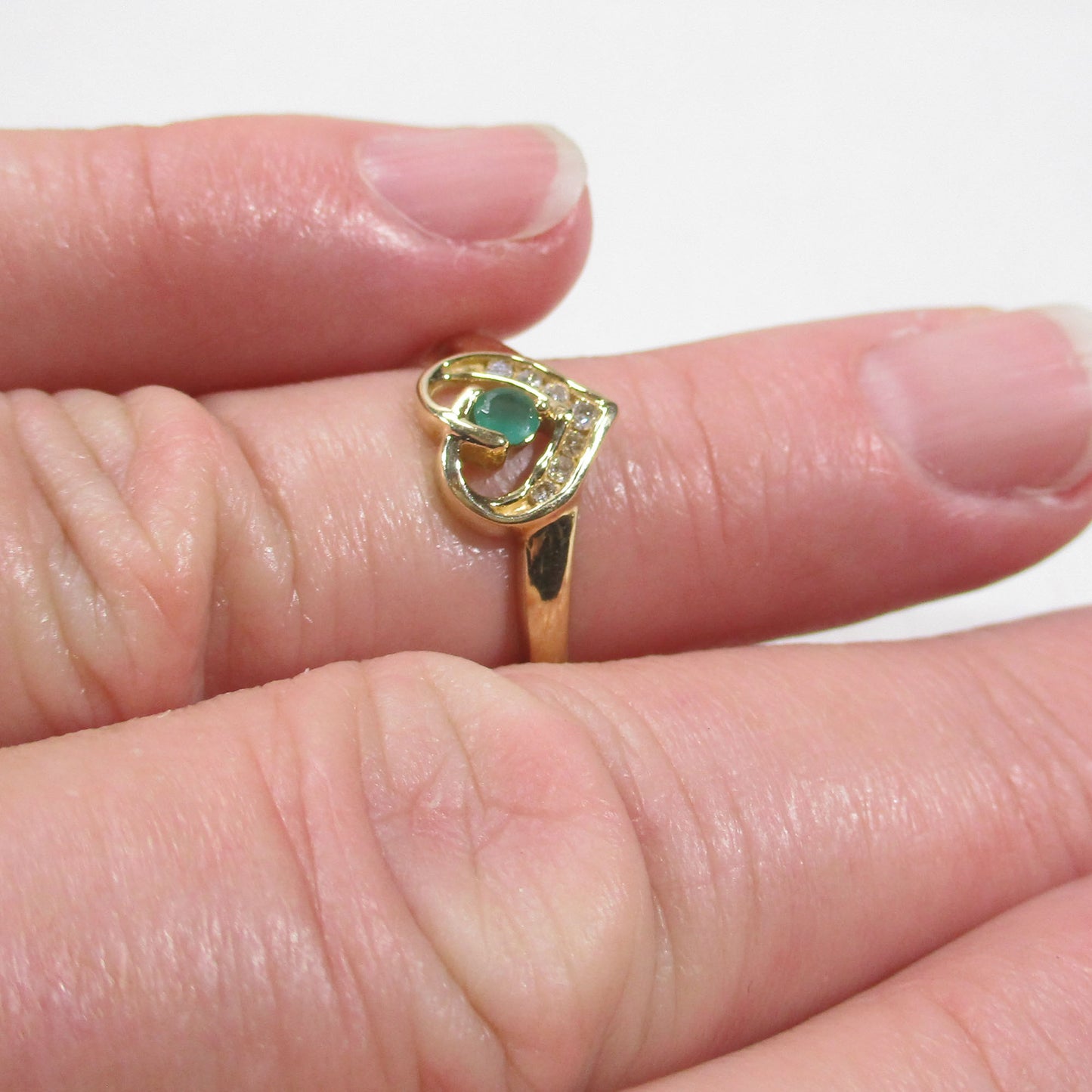 Gr 155 Solid 10K Gold, Diamond and Emerald Heart Signet Ring Size 7