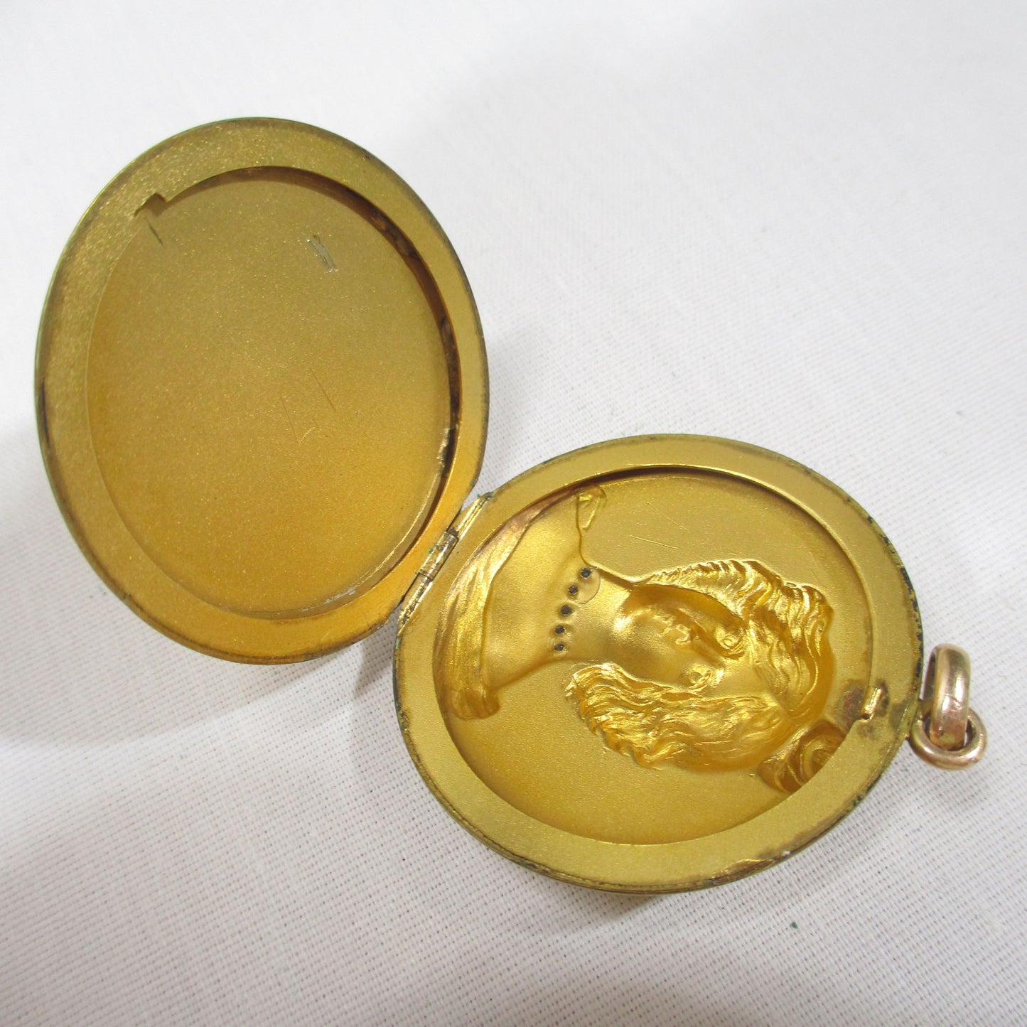 Gr 156 Victorian Gold-filled Art Nouveau Locket