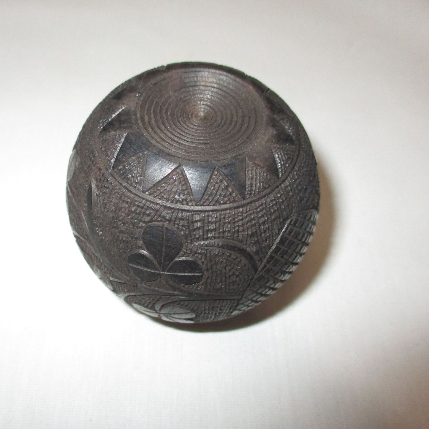 PG 57 Victorian Bog Oak Irish Hand-turned Thimble Holder Shamrocks