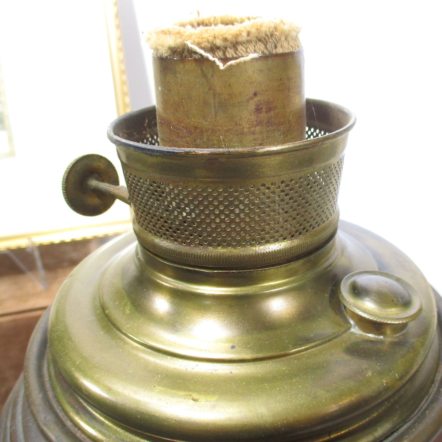 Red Brass Wrought Iron Banquet Oil Lamp with Snakes on Base