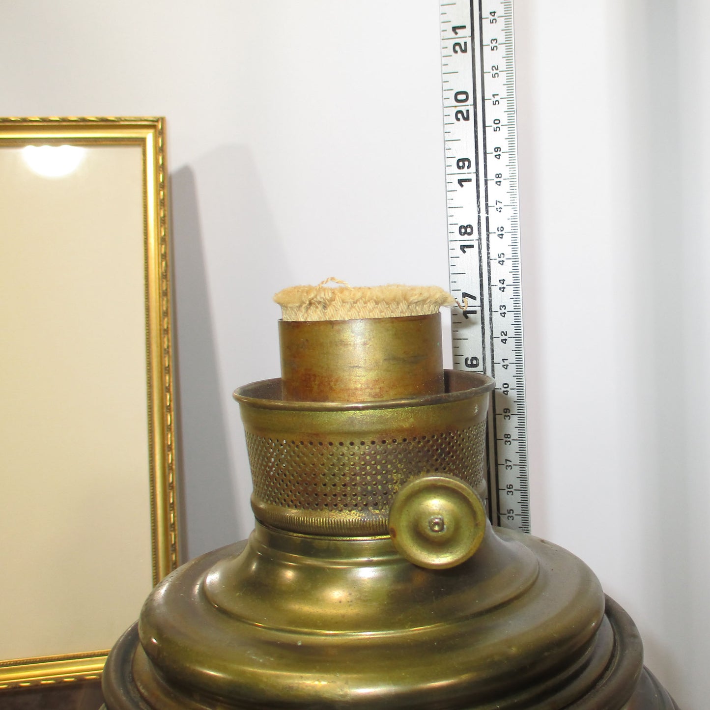 Red Brass Wrought Iron Banquet Oil Lamp with Snakes on Base