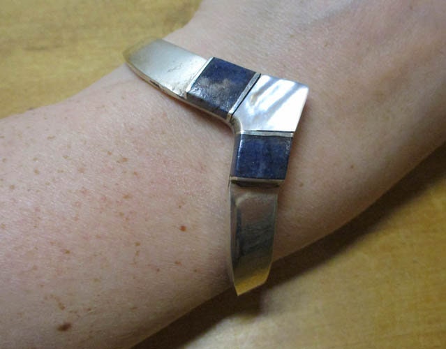 Gr 91 Vintage Mexico Taxco Sterling Silver Lapis Lazuli and Mother of Pearl Hinged Bangle Bracelet Heavy 45.41 Grams