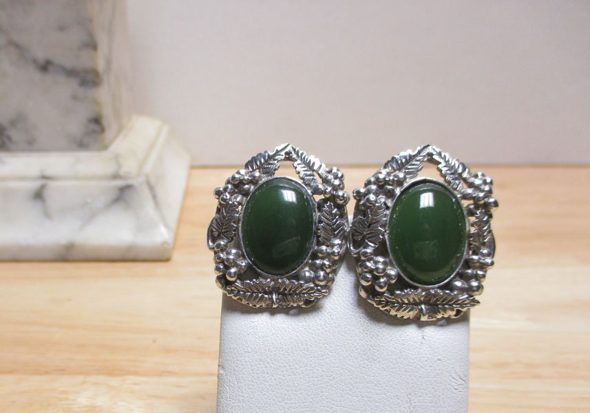 Gr 134 Vintage Sterling Silver and Jade Clip-on Earrings Signed Mexico