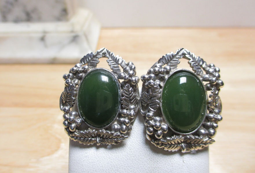 Gr 134 Vintage Sterling Silver and Jade Clip-on Earrings Signed Mexico