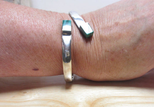 Gr 135 Taxco Sterling Silver and Malachite Inlaid Bangle Bypass Clamper Bracelet Heavy 50.66 Grams